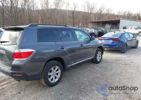 2013 Toyota Highlander Base Plus V6 из США, поврежденный, VIN 5TDBK3EH6DS181417